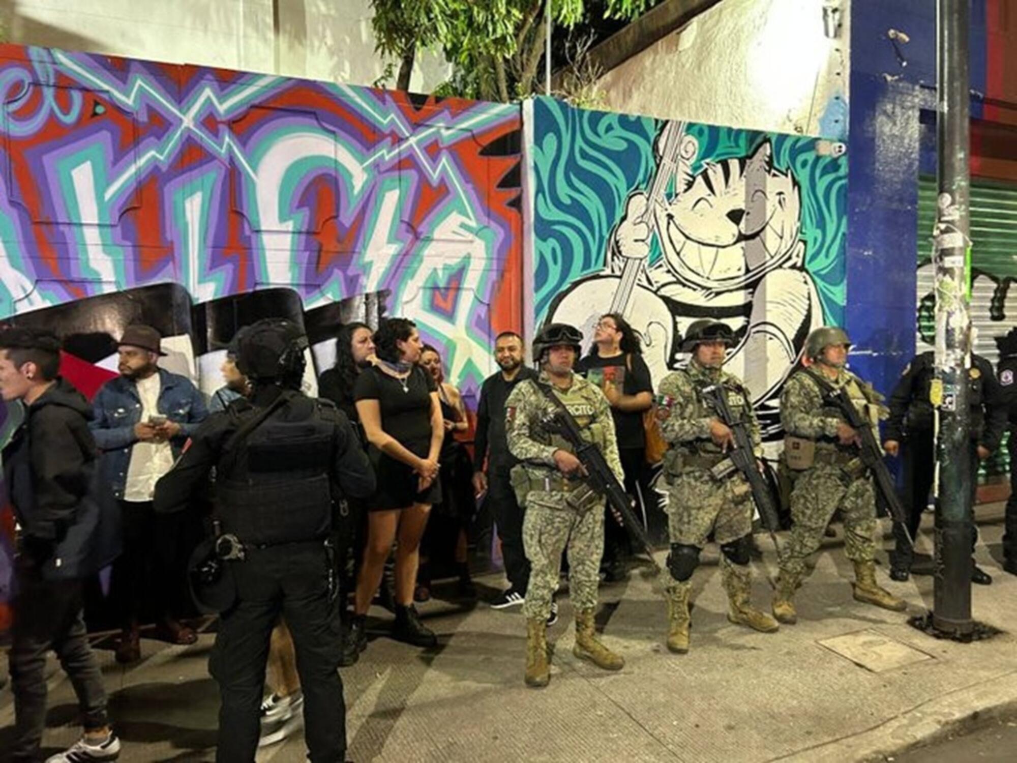 Multiforo Alicia cercado por Guardia Nacional